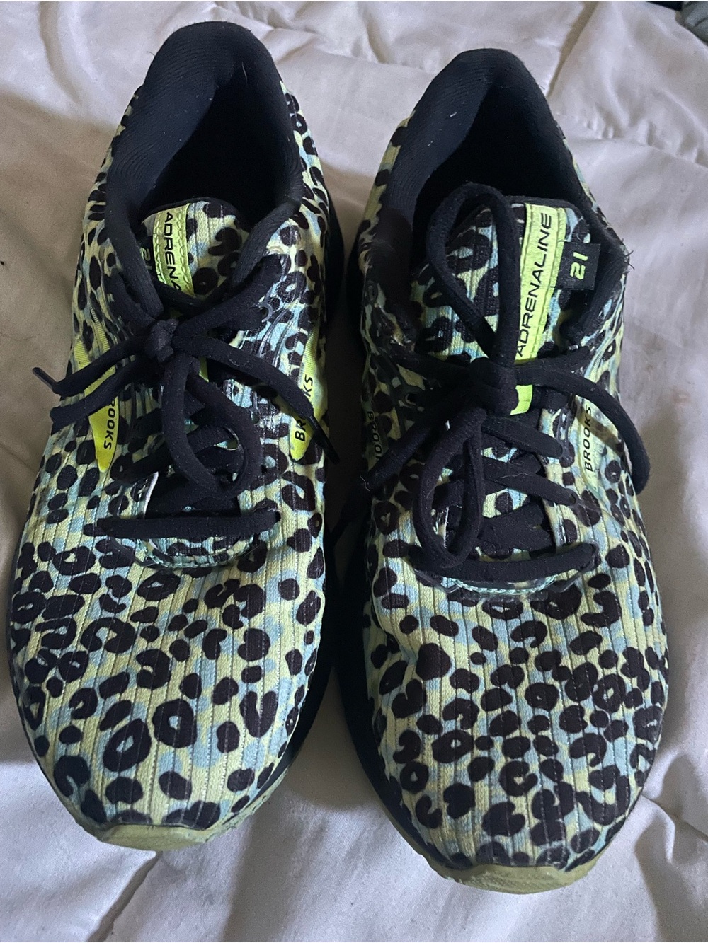 Brooks Women’s Adrenaline Sneakers in Neon Green with Black Leopard Print size 8